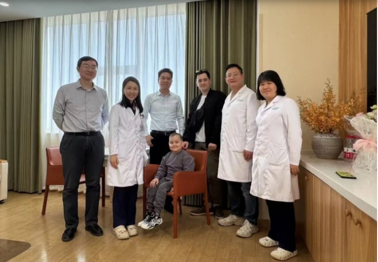 جلب الأمل إلى حياة الأطفال: علاج السرطان المتقدم في مجموعة بيوكوس الطبية